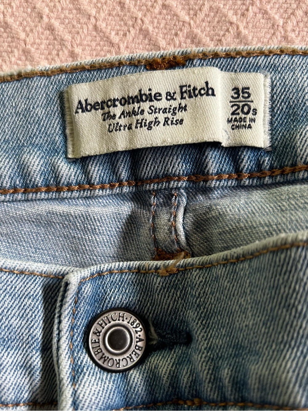 Abercrombie & Fitch light wash jeans